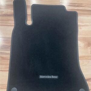 Mercedes OEM floor mats GREAT CONDITION NON SMOKER pictures  OEM product # 2015